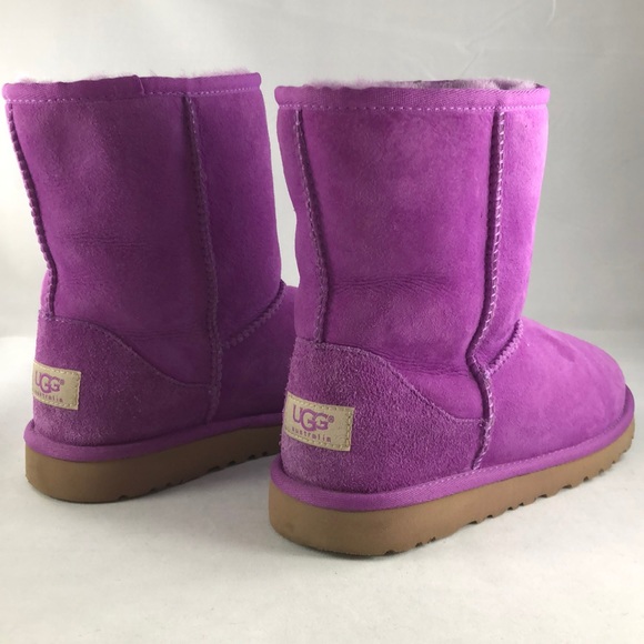 Ugg Classic Short Boots - Picture 6 of 6